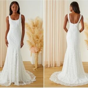 LULU's Romantic  Elegant Bridal Wedding Embroidere Lace Sophisticated Gown